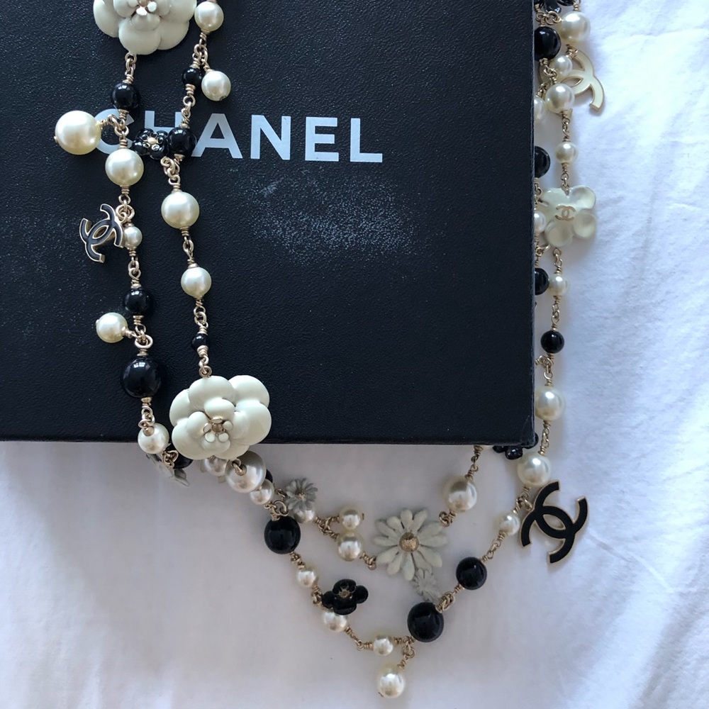 💯 Auth Chanel Pearl and Enamel Necklace